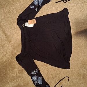 NWT AE Black with flower detail arms off the shoulders tee size M